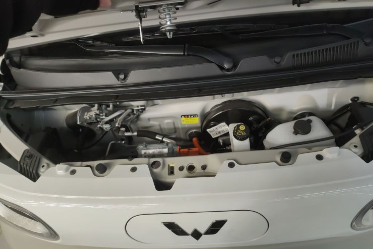 五菱汽车 宏光MINIEV 2024款 第三代 215km 青春版机舱底盘24