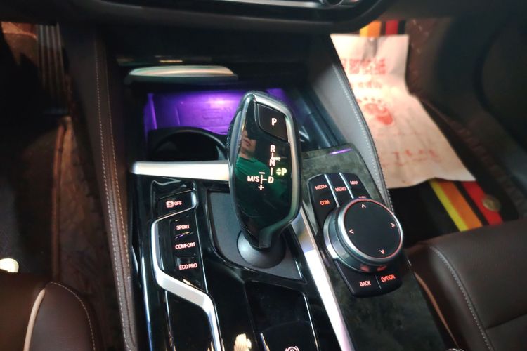 宝马5系 2022款 改款 525Li M运动套装中控内饰18