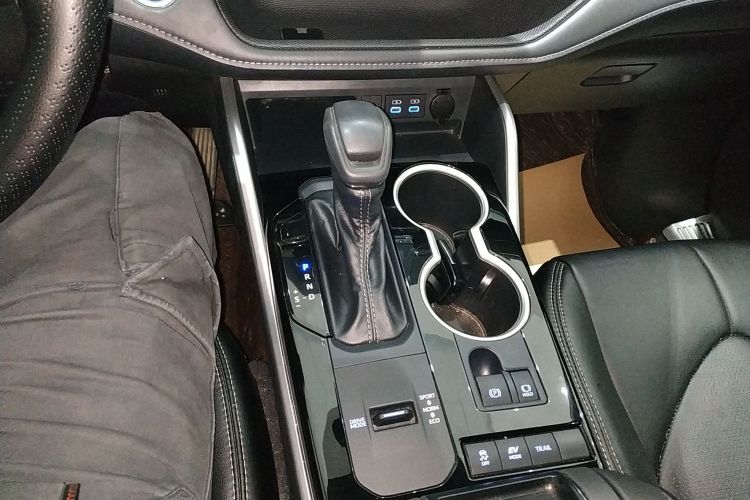 丰田 皇冠陆放 2021款 2.5L HEV四驱精英版局部细节18