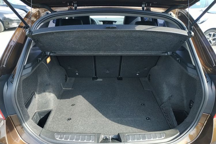 宝马X1 2015款 sDrive18i 领先晋级版机舱底盘23