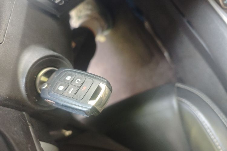 雪佛兰 科迈罗 2011款 3.6L 传奇性能版中控内饰7001