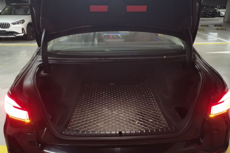 宝马5系 2022款 改款二 525Li 豪华套装机舱底盘23