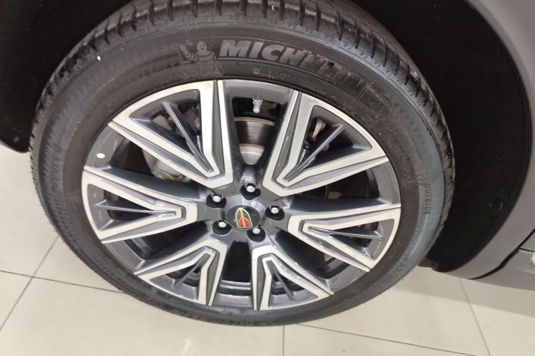 红旗HS5 2022款 改款 2.0T 智联旗领版车身外观6008