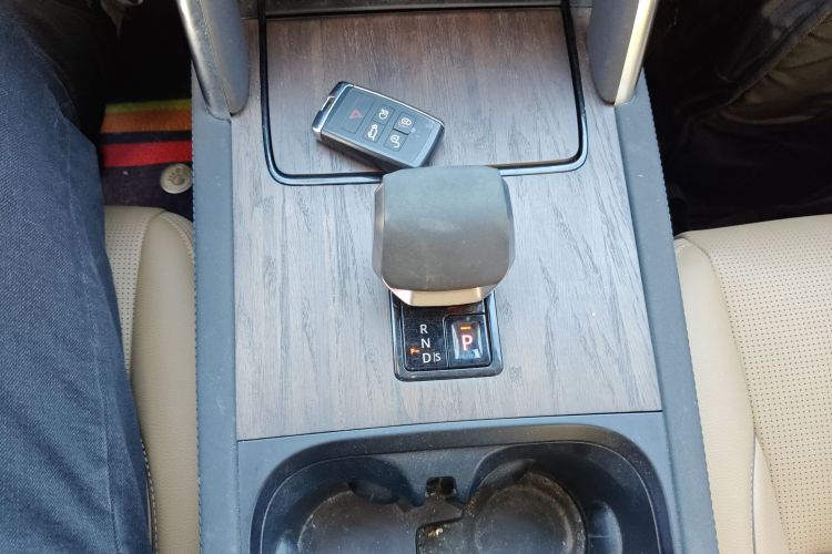 路虎 发现运动版 2024款 性能科技版中控内饰18