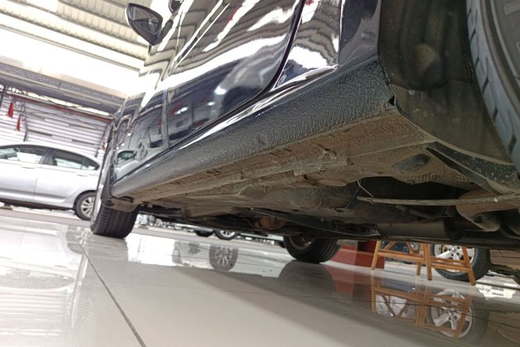 大众 朗逸 2015款 1.6L 自动舒适版机舱底盘30