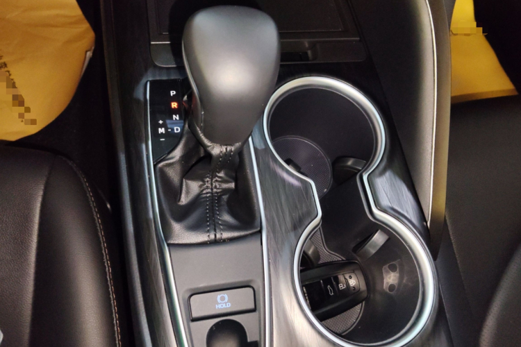 丰田 凯美瑞 2023款 2.0G 豪华版中控内饰18