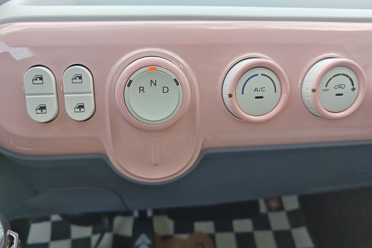 奔腾小马 2025款 222km 灵动马中控内饰18