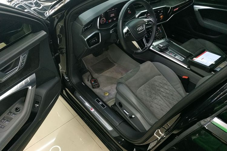 奥迪A6L 2023款 改款 55 TFSI quattro 尊享动感型中控内饰7003