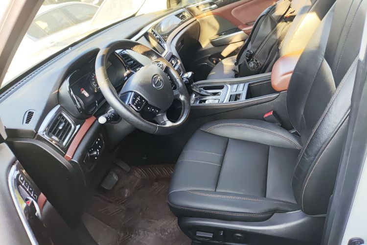 广汽传祺 传祺GS8 2017款 320T 两驱豪华智联版（七座）中控内饰19