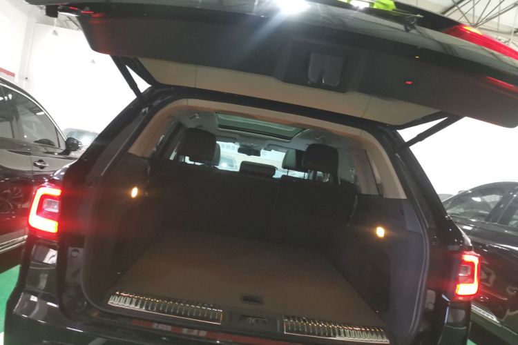 红旗HS7 2021款 2.0T DCT两驱智联旗享版机舱底盘23