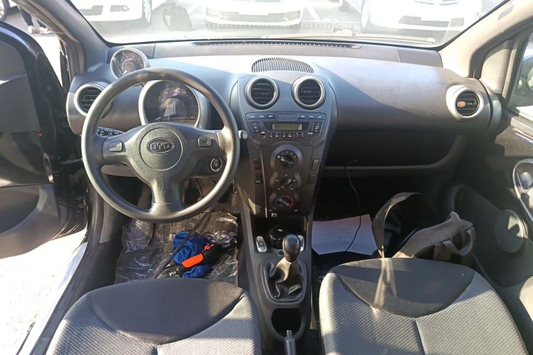 比亚迪F0 2012款 1.0L 悦酷型中控内饰12