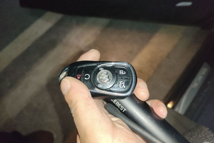 别克 君越 2016款 28T 豪华型中控内饰11