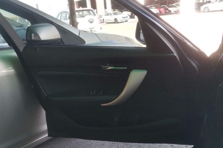 宝马1系(进口) 2018款 118i 领先型中控内饰47