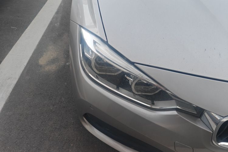 宝马3系 2016款 320i 时尚型车身外观8