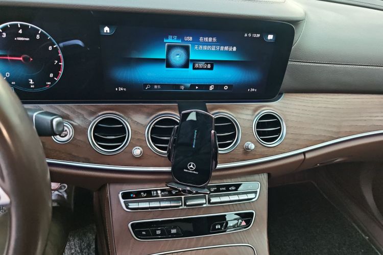 奔驰E级 2021款 E 300 L 时尚型中控内饰16