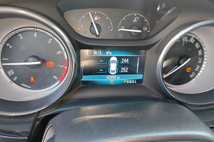 别克 威朗 2017款 三厢 20T 双离合领先型中控内饰15