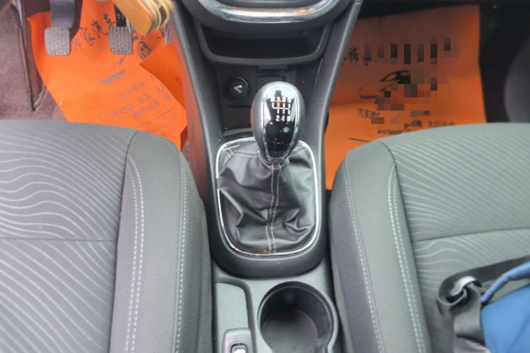 别克 昂科拉 2014款 1.4T 手动两驱都市进取型中控内饰18