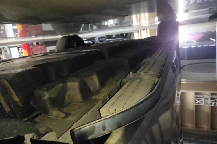 丰田 皇冠陆放 2021款  2.5L HEV两驱精英版局部细节9002