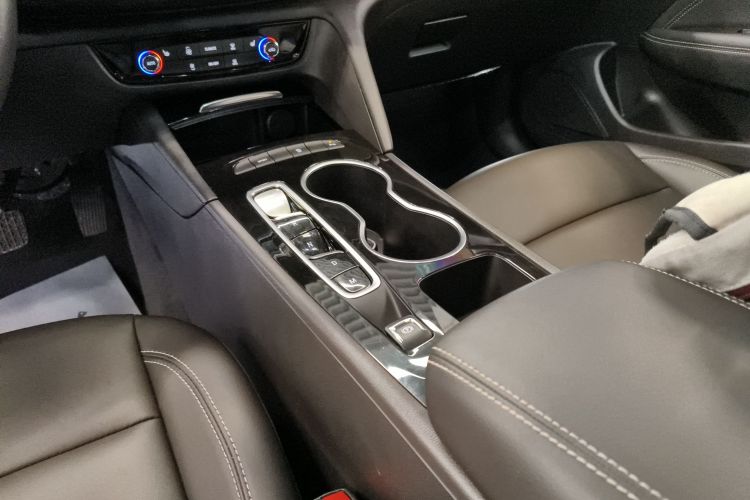 别克 君威 2024款 25T 超享版中控内饰18