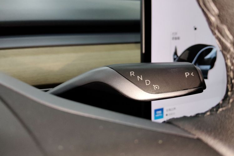 特斯拉 Model Y 2021款 标准续航后驱版中控内饰18