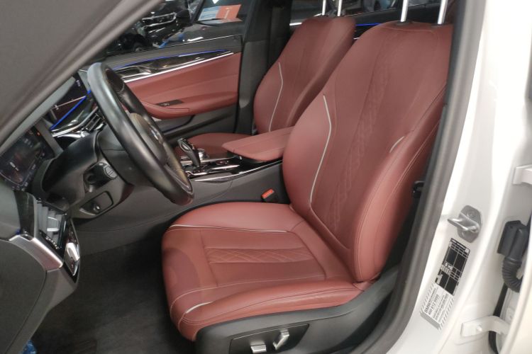 宝马5系 2022款 改款二 525Li M运动套装中控内饰19