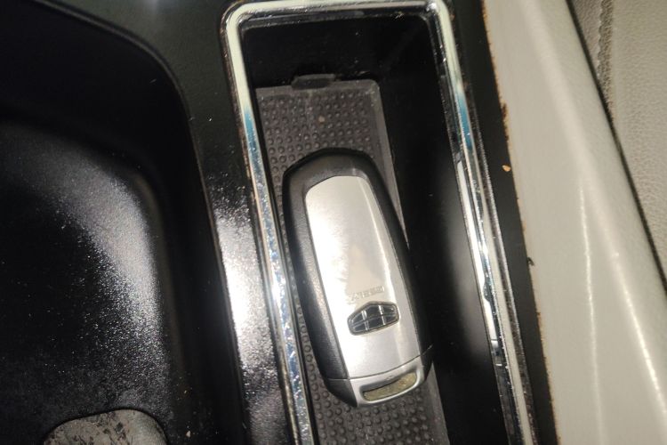 吉利汽车 帝豪 2016款 三厢 1.5L 手动豪华型中控内饰11