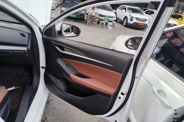 长安 逸动 2024款 PLUS 蓝鲸NE 1.4T GDI DCT高能版中控内饰42