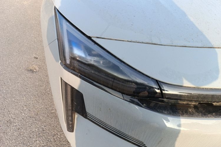 吉利银河 银河L6 2025款 EM-i 140km 探索+版车身外观8