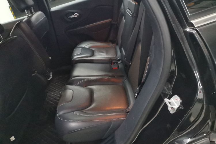 Jeep 自由光 2016款 2.4L 专业版中控内饰7004