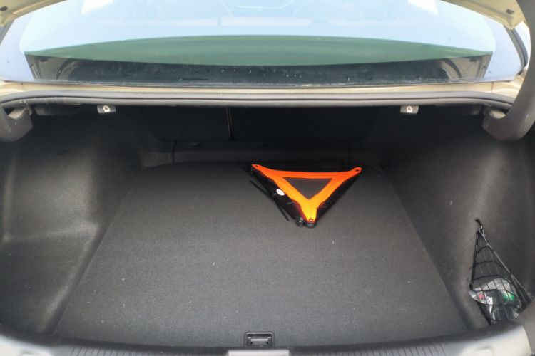 别克 君威 2017款 20T 精英型机舱底盘23