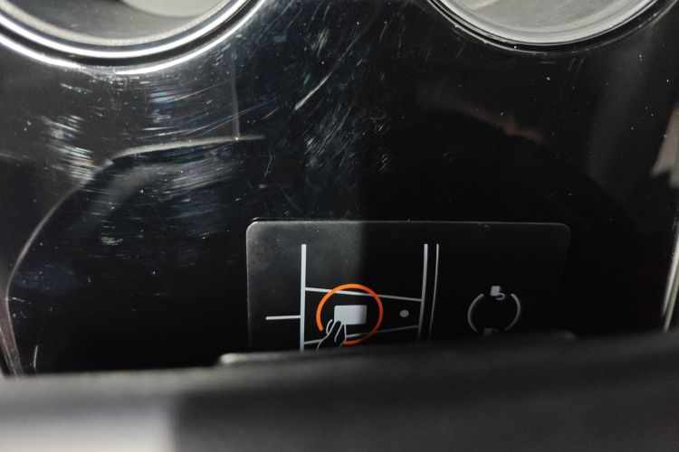 特斯拉 Model 3 2019款 标准续航后驱升级版中控内饰11