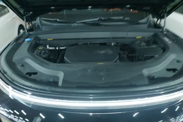 理想汽车 理想L8 2023款 Air机舱底盘24