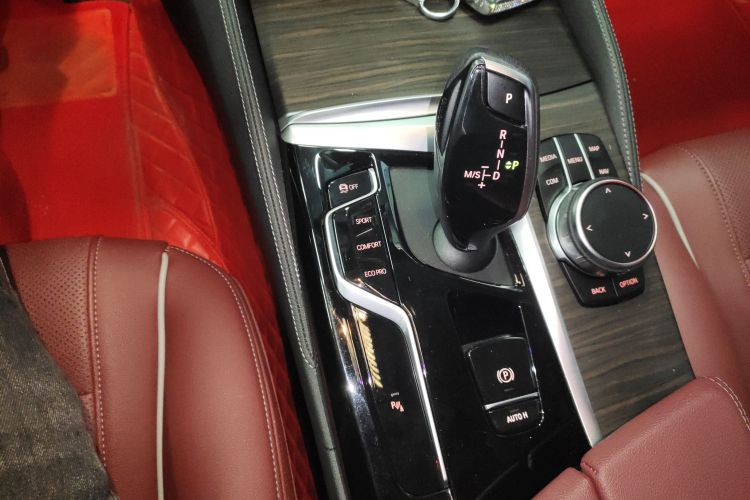 宝马5系 2023款 530Li 领先型 豪华套装中控内饰18