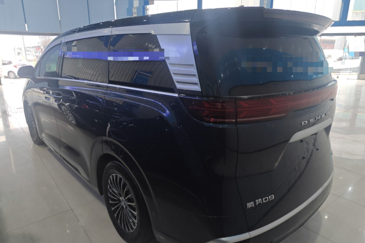 腾势D9 2022款 DM-i 970 四驱旗舰型车身外观4