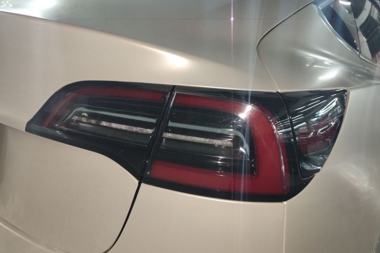 特斯拉 Model 3 2020款 长续航后轮驱动版车身外观9