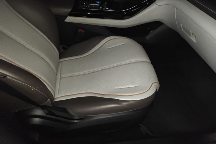 比亚迪 秦PLUS 2024款 荣耀版 EV 420KM领先型局部细节41