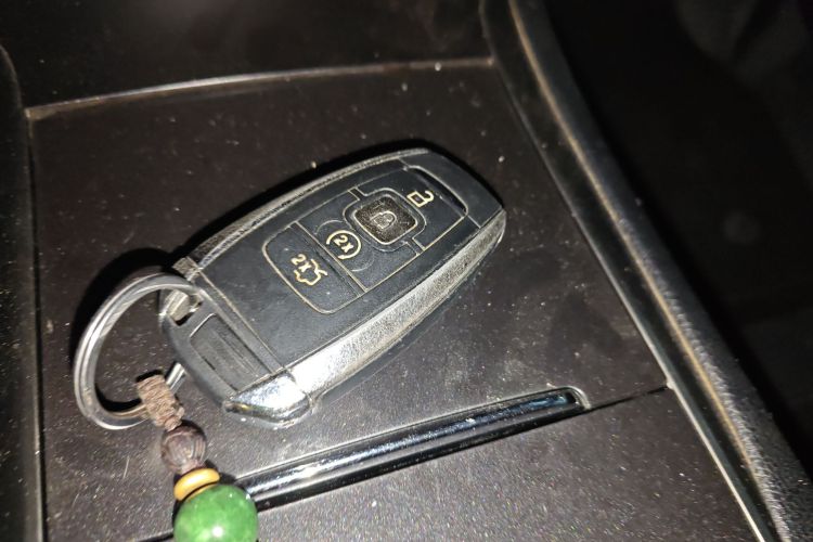 林肯MKC 2017款 2.0T 两驱尊享版中控内饰7001