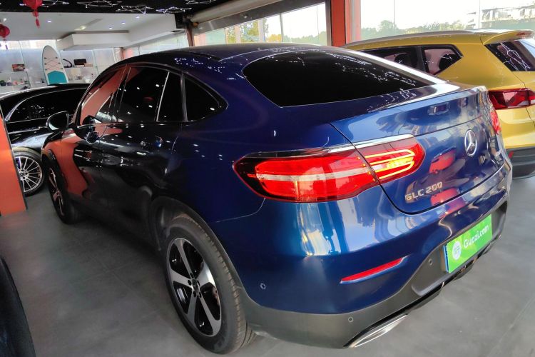 奔驰GLC轿跑 2019款 改款 GLC 200 4MATIC 轿跑SUV车身外观4