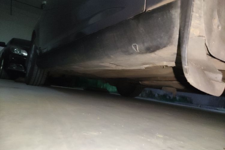 福特 福克斯 2012款 三厢 1.6L 自动风尚型机舱底盘29