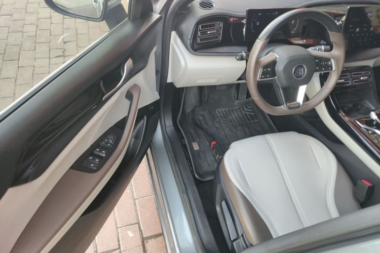 比亚迪 秦PLUS 2024款 荣耀版 DM-i 55KM领先型中控内饰20