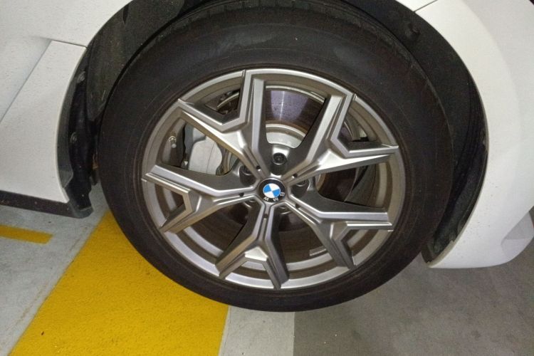 宝马i3 2025款 eDrive 35 L车身外观10