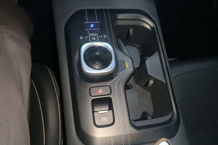 丰田bZ5 2025款 550 PRO中控内饰18