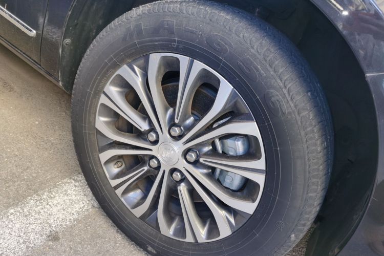 别克GL8 2021款 陆上公务舱 652T 豪华型车身外观10