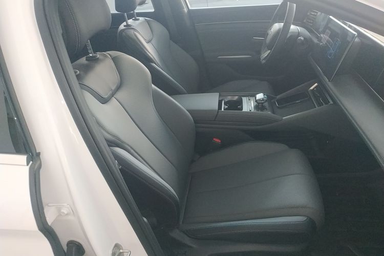 比亚迪 秦L 2024款 DM-i 120KM超越型局部细节41