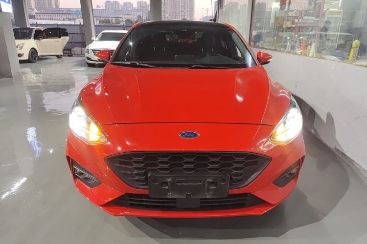 福特 福克斯 2020款 三厢 EcoBoost 180 自动ST Line车身外观2
