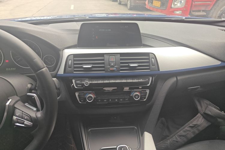 宝马3系 2018款 320i M运动套装中控内饰16