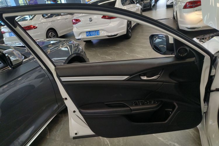 本田 思域 2019款 220TURBO CVT劲动版 国VI中控内饰7007