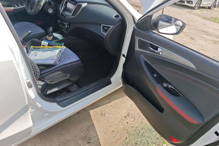 长安 逸动 2016款 XT 1.6L 自动俊酷型局部细节9005