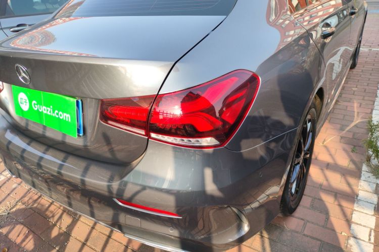 奔驰A级 2020款 改款 A 200 L 运动轿车时尚型车身外观9