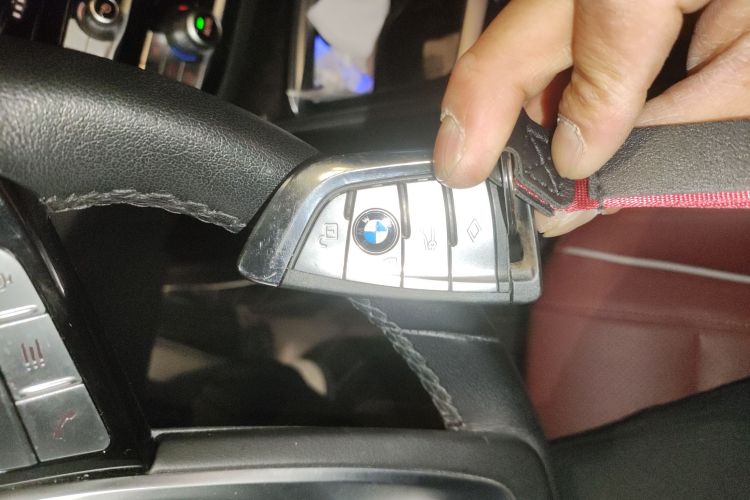 宝马5系 2022款 改款 525Li 豪华套装中控内饰7001